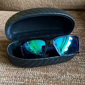 Oakley sun glasses with case